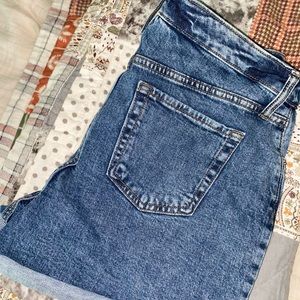 super flattering, never worn, wild fable denim jean shorts